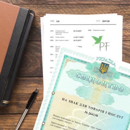 КОЛІБРІ – логотип декоративної косметики, твердих та концентрованих парфумів.